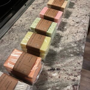 Goat Milk Soap Bar Set - Assorted Colors
5 for $25 you pick ur scents